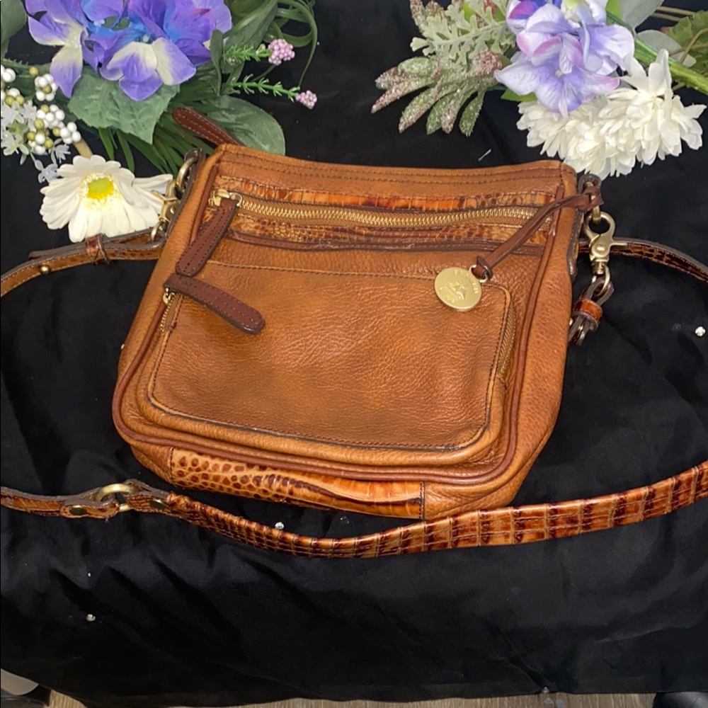 Brahmin Brown Leather Crossbody Bag with Classic Elegance